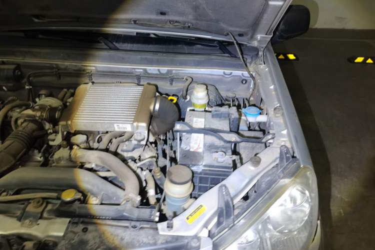 Used Great Wall Wingle 5 2011 2.8T Business Edition Elite Version Engine Bay Left