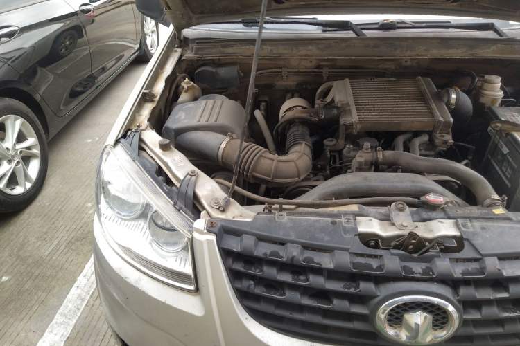Used Great Wall Wingle 5 2011 2.8T Business Edition Elite Version Engine Bay Right