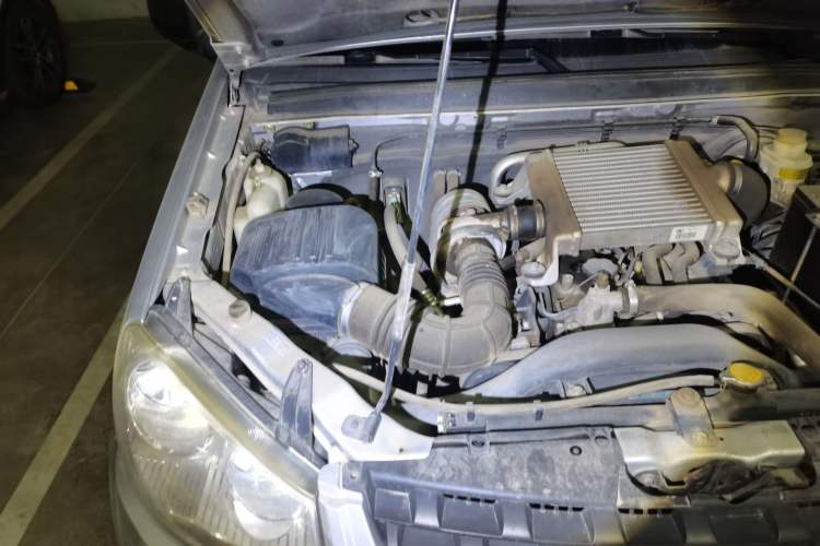 Used Great Wall Wingle 5 2011 2.8T Business Edition Elite Version Engine Bay Right
