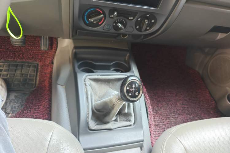Used Great Wall Wingle 5 2011 2.2L Wealth Edition Two-Wheel Drive Small Double-Cab GW491QE Gear Lever