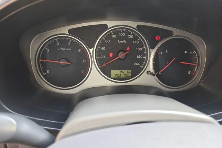 Used Great Wall Wingle 5 2011 2.2L Wealth Edition Two-Wheel Drive Small Double-Cab GW491QE Odometer Close Up