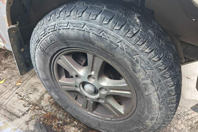 Used Great Wall Wingle 5 2011 2.2L Wealth Edition Two-Wheel Drive Small Double-Cab GW491QE Right Front Wheel Hub