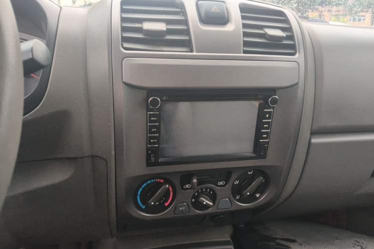 Used Great Wall Wingle 5 2011 2.2L Wealth Edition Two-Wheel Drive Big Double-Cab GW491QE Audio And AC Panel