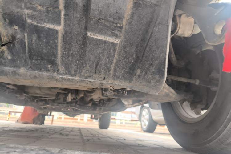 Used Great Wall Wingle 5 2011 2.2L Wealth Edition Two-Wheel Drive Big Double-Cab GW491QE Chassis Front Left