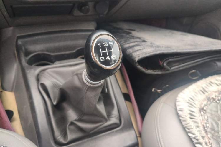 Used Great Wall Wingle 5 2011 2.2L Wealth Edition Two-Wheel Drive Big Double-Cab GW491QE Gear Lever