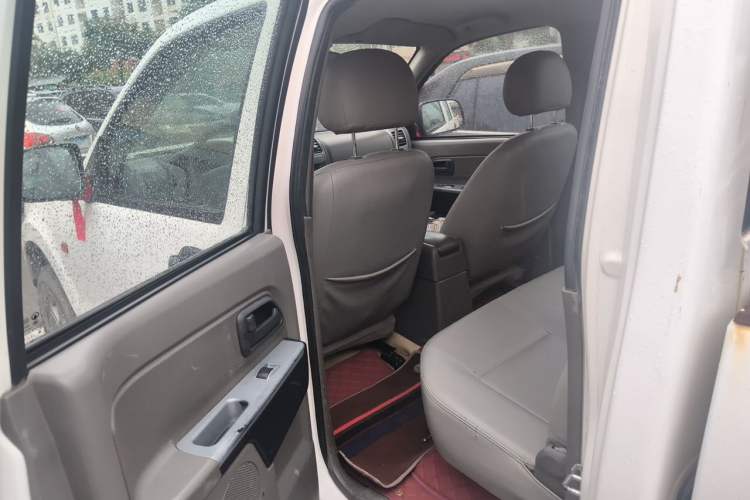 Used Great Wall Wingle 5 2011 2.2L Wealth Edition Two-Wheel Drive Big Double-Cab GW491QE Left Rear Seat