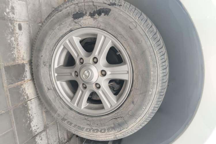 Used Great Wall Wingle 5 2011 2.2L Wealth Edition Two-Wheel Drive Big Double-Cab GW491QE Right Front Wheel Hub