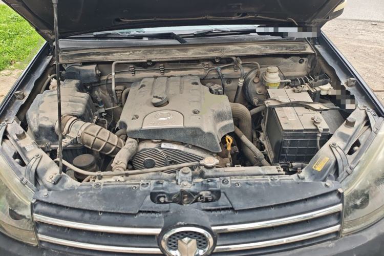 Used Great Wall Wingle 5 2013 2.0T European Version Two-Wheel Drive Navigation Edition 6MT Big Double-Cab GW4D20B Engine Bay