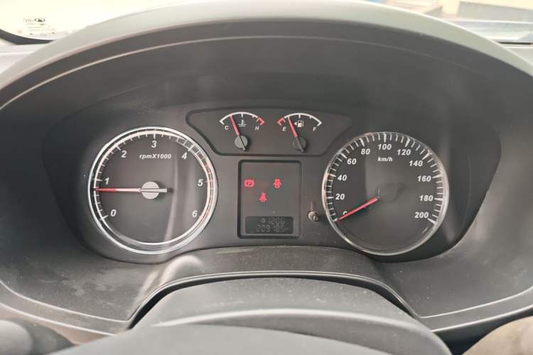 Used Great Wall Wingle 5 2013 2.0T European Version Two-Wheel Drive Navigation Edition 6MT Big Double-Cab GW4D20B Instrument Cluster