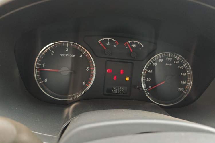 Used Great Wall Wingle 5 2013 2.0T European Version Two-Wheel Drive Navigation Edition 6MT Big Double-Cab GW4D20B Instrument Cluster