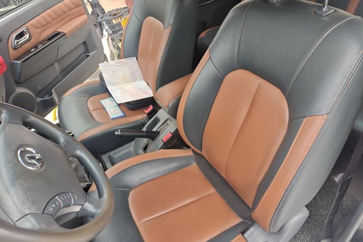 Used Great Wall Wingle 5 2013 2.0T European Version Two-Wheel Drive Navigation Edition 6MT Big Double-Cab GW4D20B Left Front Seat