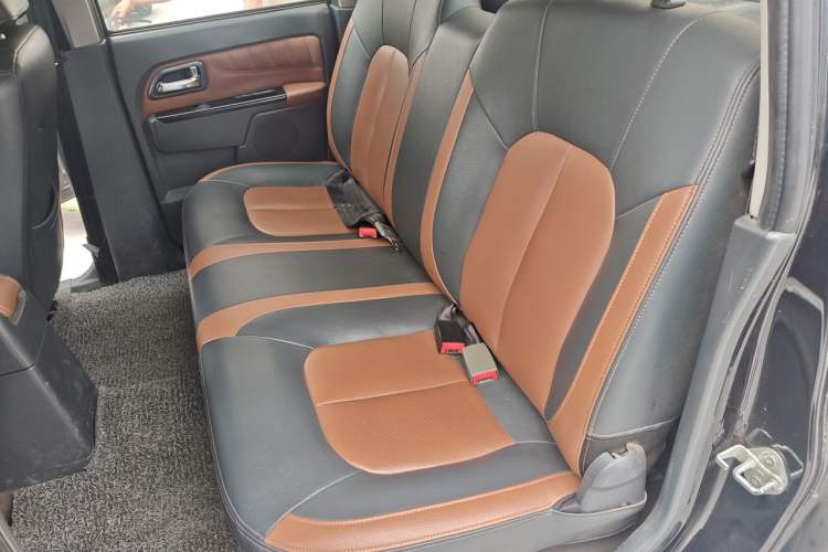 Used Great Wall Wingle 5 2013 2.0T European Version Two-Wheel Drive Navigation Edition 6MT Big Double-Cab GW4D20B Left Rear Seat