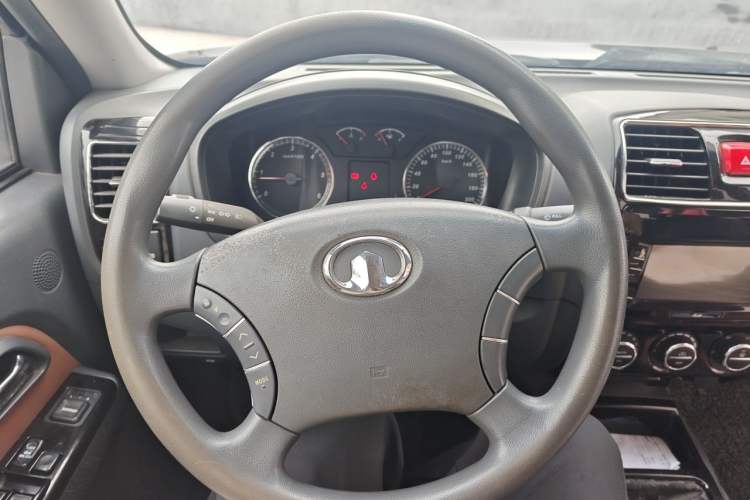 Used Great Wall Wingle 5 2013 2.0T European Version Two-Wheel Drive Navigation Edition 6MT Big Double-Cab GW4D20B Steering Wheel