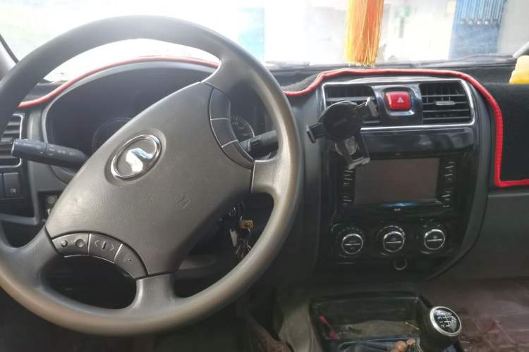 Used Great Wall Wingle 5 2013 2.0T European Version Two-Wheel Drive Elite Edition 6MT Big Double Cab GW4D20B Steering Wheel