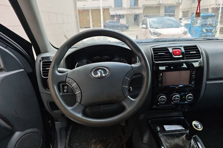 Used Great Wall Wingle 5 2013 2.0T European Version Two-Wheel Drive Navigation Edition 6MT Big Double-Cab GW4D20B Steering Wheel