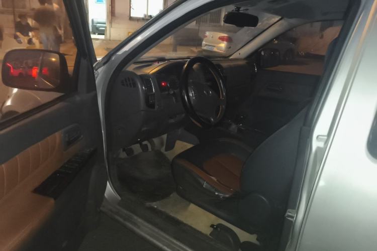 Used Great Wall Wingle 5 2013 2.8T European Version Two-Wheel Drive Elite Version Big Double-Cab GW2.8TC Driver Seat