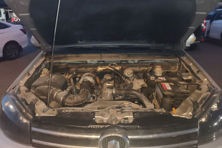 Used Great Wall Wingle 5 2013 2.8T European Version Two-Wheel Drive Elite Version Big Double-Cab GW2.8TC Engine Bay