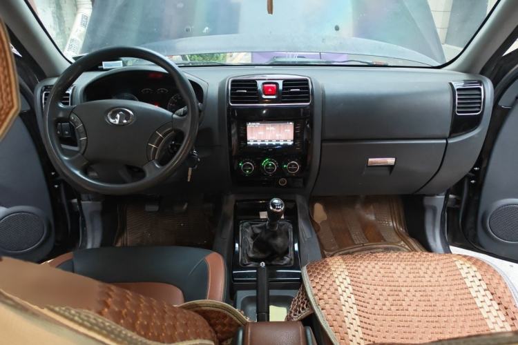 Used Great Wall Wingle 5 2013 2.0T European Version Two-Wheel Drive Elite Edition 6MT Big Double Cab GW4D20B Interior 2