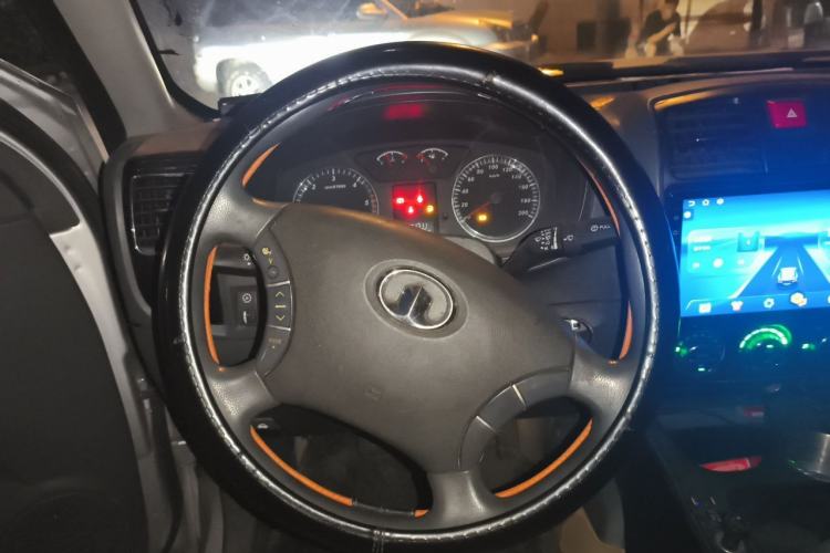 Used Great Wall Wingle 5 2013 2.8T European Version Two-Wheel Drive Elite Version Big Double-Cab GW2.8TC Steering Wheel