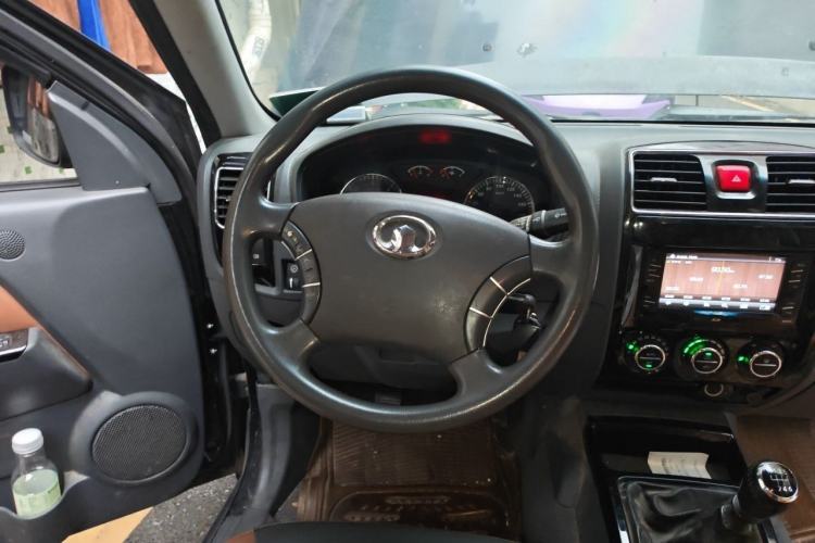 Used Great Wall Wingle 5 2013 2.0T European Version Two-Wheel Drive Elite Edition 6MT Big Double Cab GW4D20B Steering Wheel