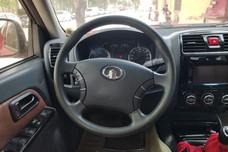 Used Great Wall Wingle 5 2013 2.0T European Version Two-Wheel Drive Elite Edition 6MT Compact Double-Cab GW4D20B Steering Wheel