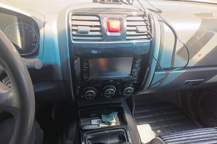 Used Great Wall Wingle 5 2013 2.0T European Version Two-Wheel Drive Elite Edition 6MT Big Double Cab GW4D20B Audio And AC Panel