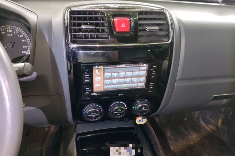 Used Great Wall Wingle 5 2013 2.8T European Version Two-Wheel Drive Elite Version Big Double-Cab GW2.8TC Audio And AC Panel