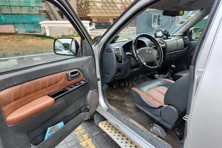 Used Great Wall Wingle 5 2013 2.0T European Version Two-Wheel Drive Elite Edition 6MT Big Double Cab GW4D20B Driver Seat
