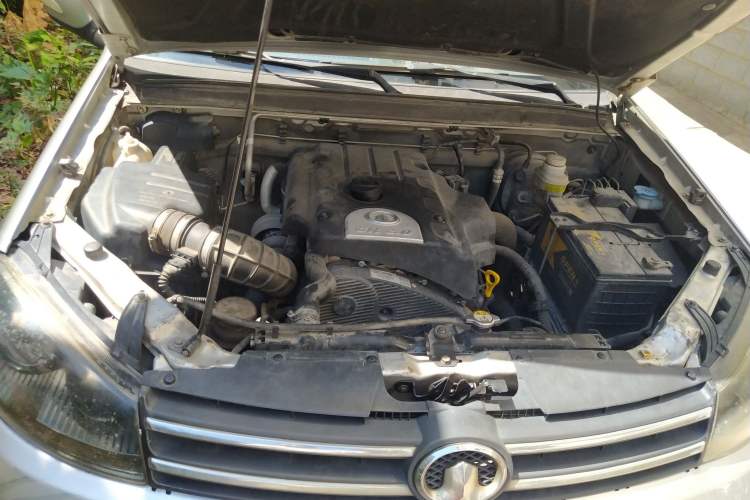 Used Great Wall Wingle 5 2013 2.0T European Version Two-Wheel Drive Elite Edition 6MT Big Double Cab GW4D20B Engine Bay
