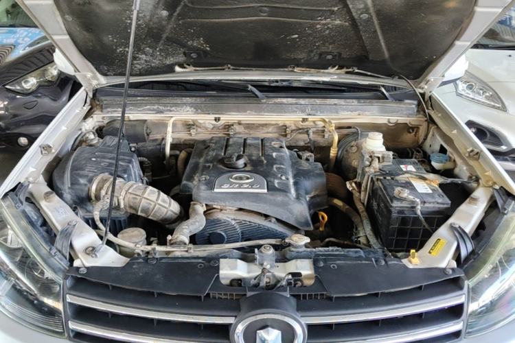 Used Great Wall Wingle 5 2013 2.0T European Version Two-Wheel Drive Elite Edition 6MT Compact Double-Cab GW4D20B Engine Bay