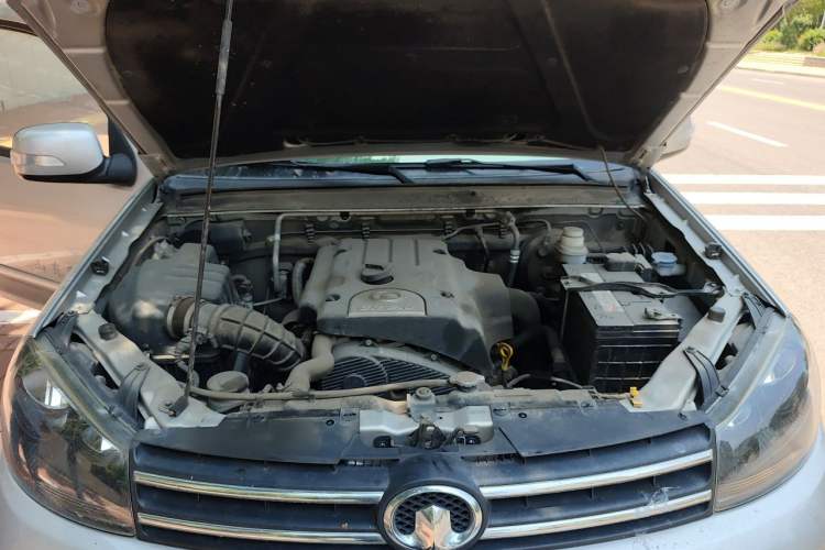 Used Great Wall Wingle 5 2013 2.0T European Version Two-Wheel Drive Elite Edition 6MT Big Double Cab GW4D20B Engine Bay