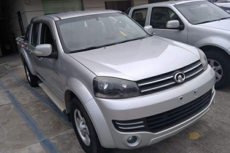 Used Great Wall Wingle 5 2013 2.0T European Version Two-Wheel Drive Elite Edition 6MT Big Double Cab GW4D20B Exterior 2
