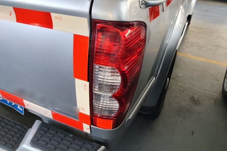 Used Great Wall Wingle 5 2013 2.0T European Version Two-Wheel Drive Elite Edition 6MT Compact Double-Cab GW4D20B Exterior 3