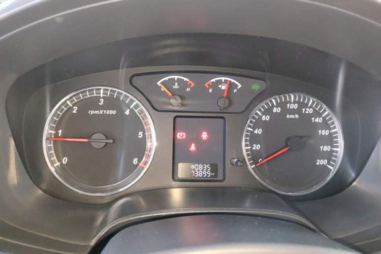 Used Great Wall Wingle 5 2013 2.0T European Version Two-Wheel Drive Elite Edition 6MT Compact Double-Cab GW4D20B Instrument Cluster