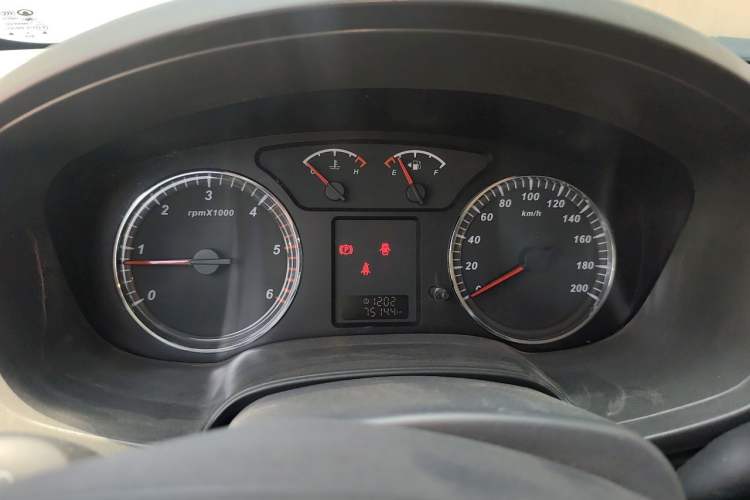Used Great Wall Wingle 5 2013 2.0T European Version Two-Wheel Drive Elite Edition 6MT Big Double Cab GW4D20B Instrument Cluster