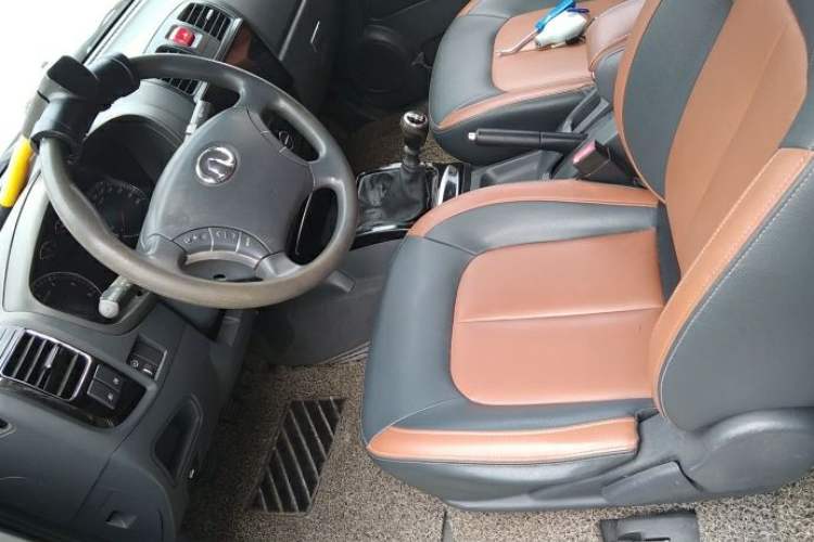 Used Great Wall Wingle 5 2013 2.0T European Version Two-Wheel Drive Elite Edition 6MT Big Double Cab GW4D20B Interior 1