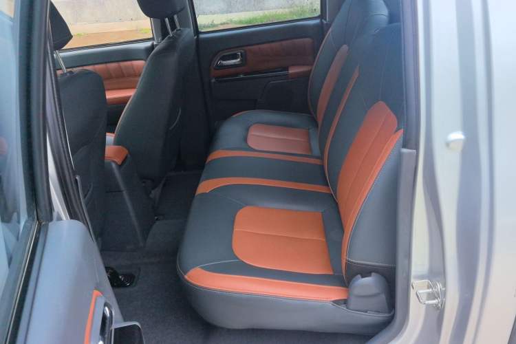 Used Great Wall Wingle 5 2013 2.8T European Version Two-Wheel Drive Elite Version Big Double-Cab GW2.8TC Interior 1
