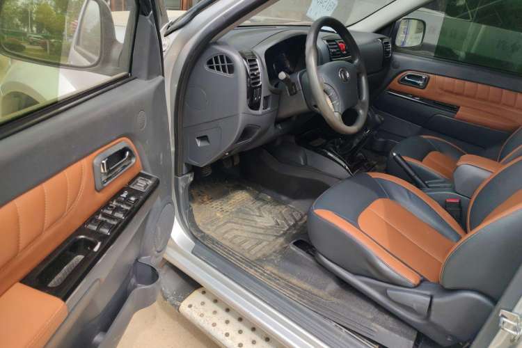 Used Great Wall Wingle 5 2013 2.8T European Version Two-Wheel Drive Elite Version Big Double-Cab GW2.8TC Interior 2