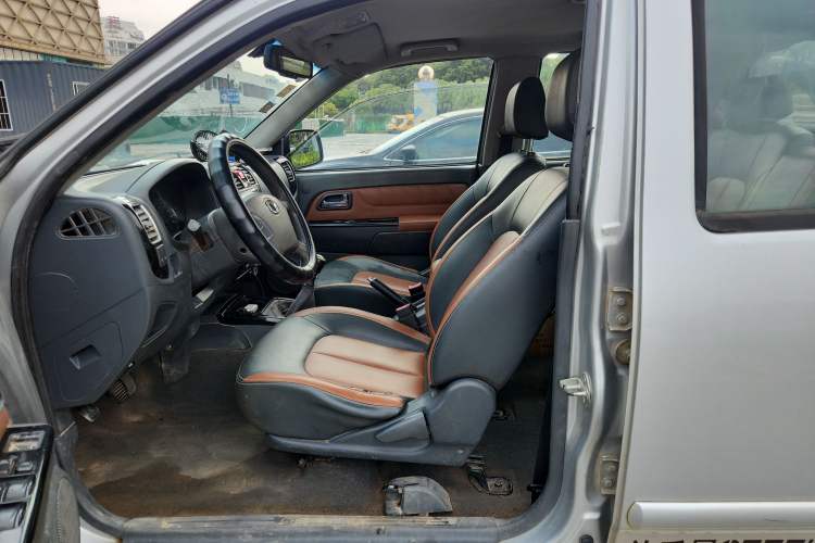 Used Great Wall Wingle 5 2013 2.0T European Version Two-Wheel Drive Elite Edition 6MT Big Double Cab GW4D20B Left Front Seat