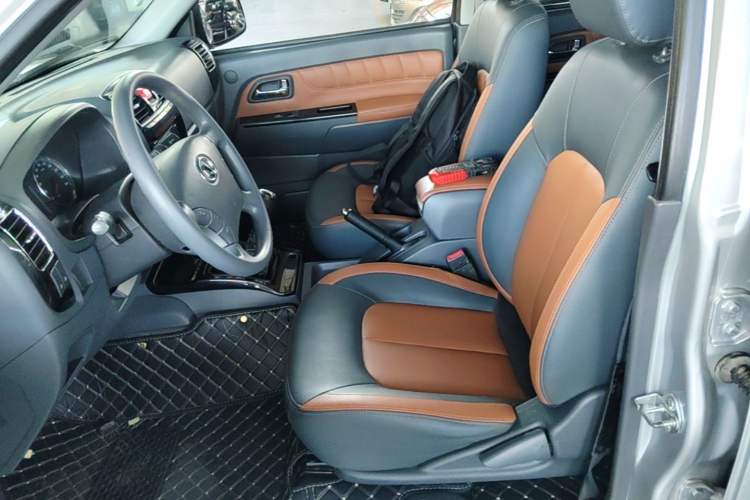 Used Great Wall Wingle 5 2013 2.0T European Version Two-Wheel Drive Elite Edition 6MT Compact Double-Cab GW4D20B Left Front Seat