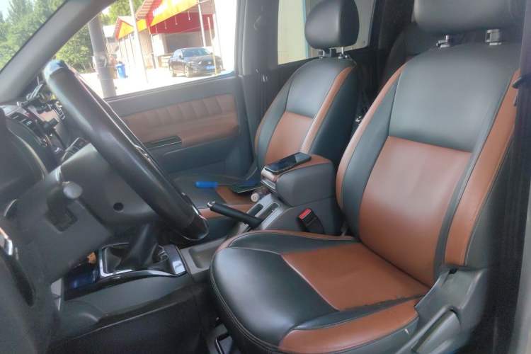 Used Great Wall Wingle 5 2013 2.0T European Version 4WD Elite Edition 6MT Short Double Cab GW4D20B Left Front Seat