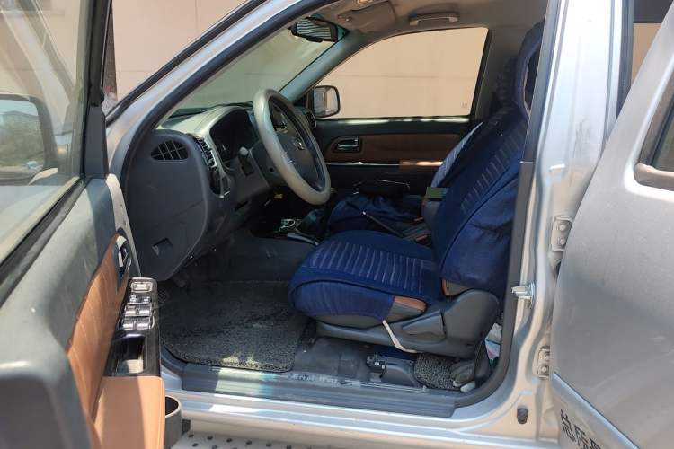Used Great Wall Wingle 5 2013 2.0T European Version Two-Wheel Drive Elite Edition 6MT Big Double Cab GW4D20B Left Front Seat