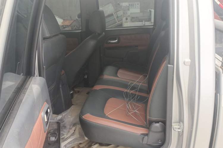 Used Great Wall Wingle 5 2013 2.8T European Version Two-Wheel Drive Elite Version Big Double-Cab GW2.8TC Left Rear Seat