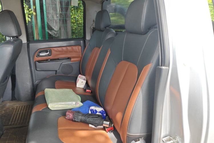 Used Great Wall Wingle 5 2013 2.0T European Version Two-Wheel Drive Elite Edition 6MT Big Double Cab GW4D20B Left Rear Seat