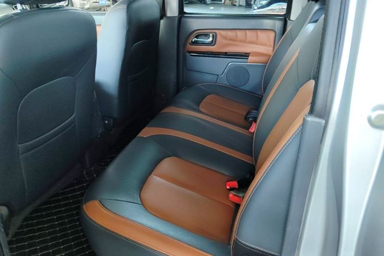 Used Great Wall Wingle 5 2013 2.0T European Version Two-Wheel Drive Elite Edition 6MT Compact Double-Cab GW4D20B Left Rear Seat