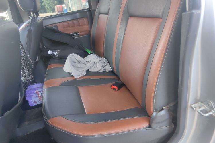 Used Great Wall Wingle 5 2013 2.0T European Version 4WD Elite Edition 6MT Short Double Cab GW4D20B Left Rear Seat