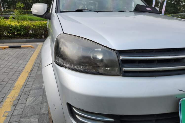 Used Great Wall Wingle 5 2013 2.0T European Version Two-Wheel Drive Elite Edition 6MT Big Double Cab GW4D20B Right Front Headlight