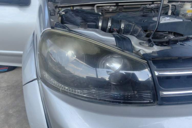 Used Great Wall Wingle 5 2013 2.0T European Version 4WD Elite Edition 6MT Short Double Cab GW4D20B Right Front Headlight