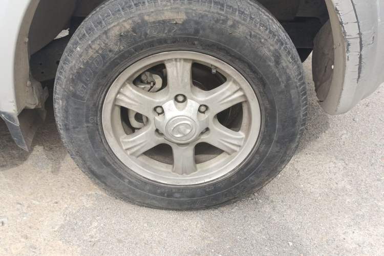 Used Great Wall Wingle 5 2013 2.8T European Version Two-Wheel Drive Elite Version Big Double-Cab GW2.8TC Right Front Wheel Hub