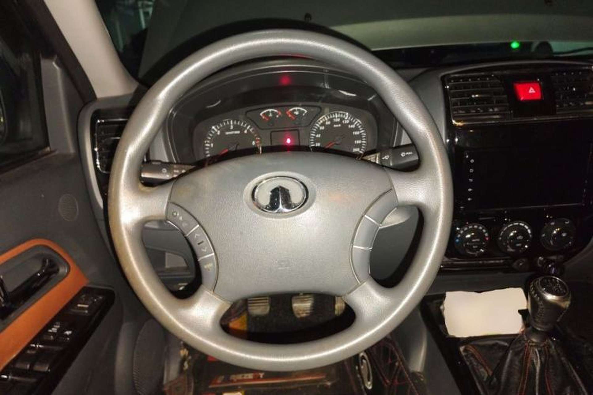 Used Great Wall Wingle 5 2013 2.0T European Version Two-Wheel Drive Elite Edition 6MT Big Double Cab GW4D20B Steering Wheel